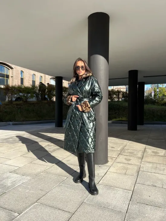 Пальто - пуховик с воротником из меха норки в цвете изумруд - фото 4