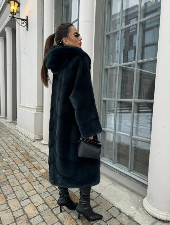 Шуба из плюшевой норки NAFA с капюшоном  - цвет черный изумруд - фото 5
