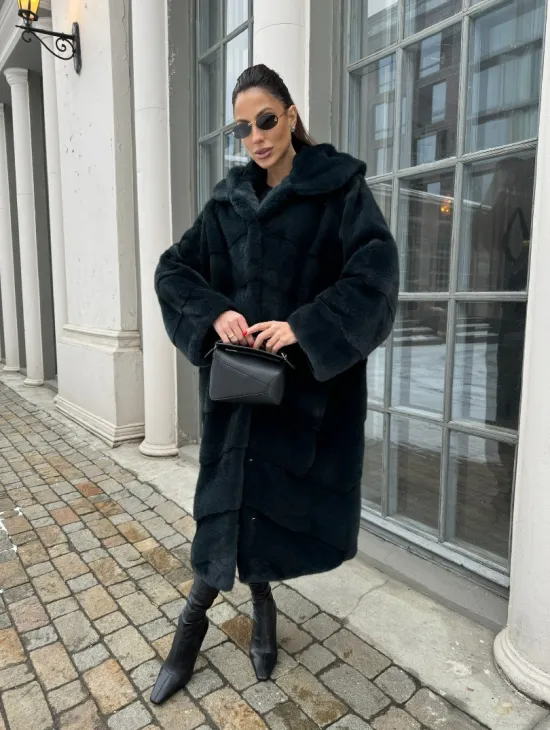 Шуба из плюшевой норки NAFA с капюшоном  - цвет черный изумруд - фото 0