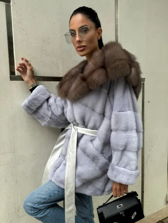 Шуба норковая с капюшоном из меха куницы - цвет голубой - фото 0