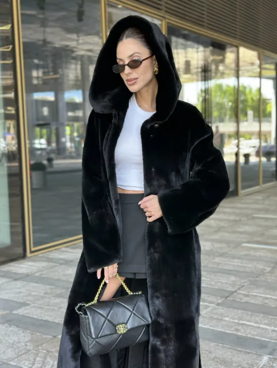 Удлиненная шуба из норки BLACKGLAMA с капюшоном - фото 3